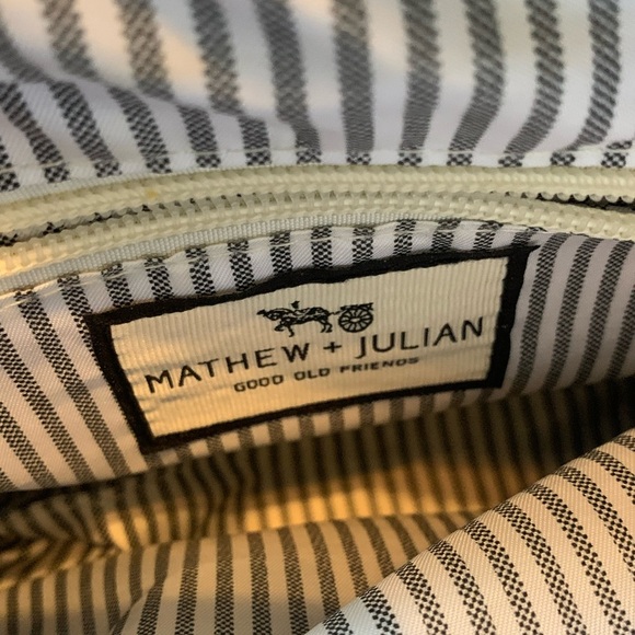 Elegant Pink Crossbody Bag - Picture 3 of 9